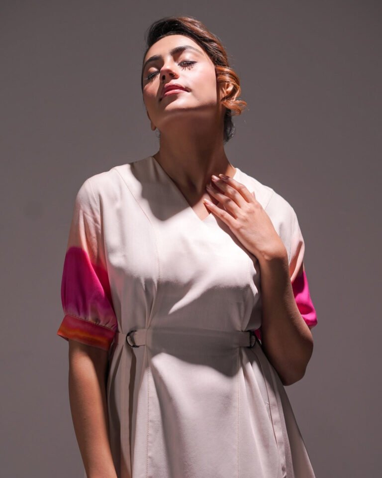 Chromatic Frame - Raya Attire